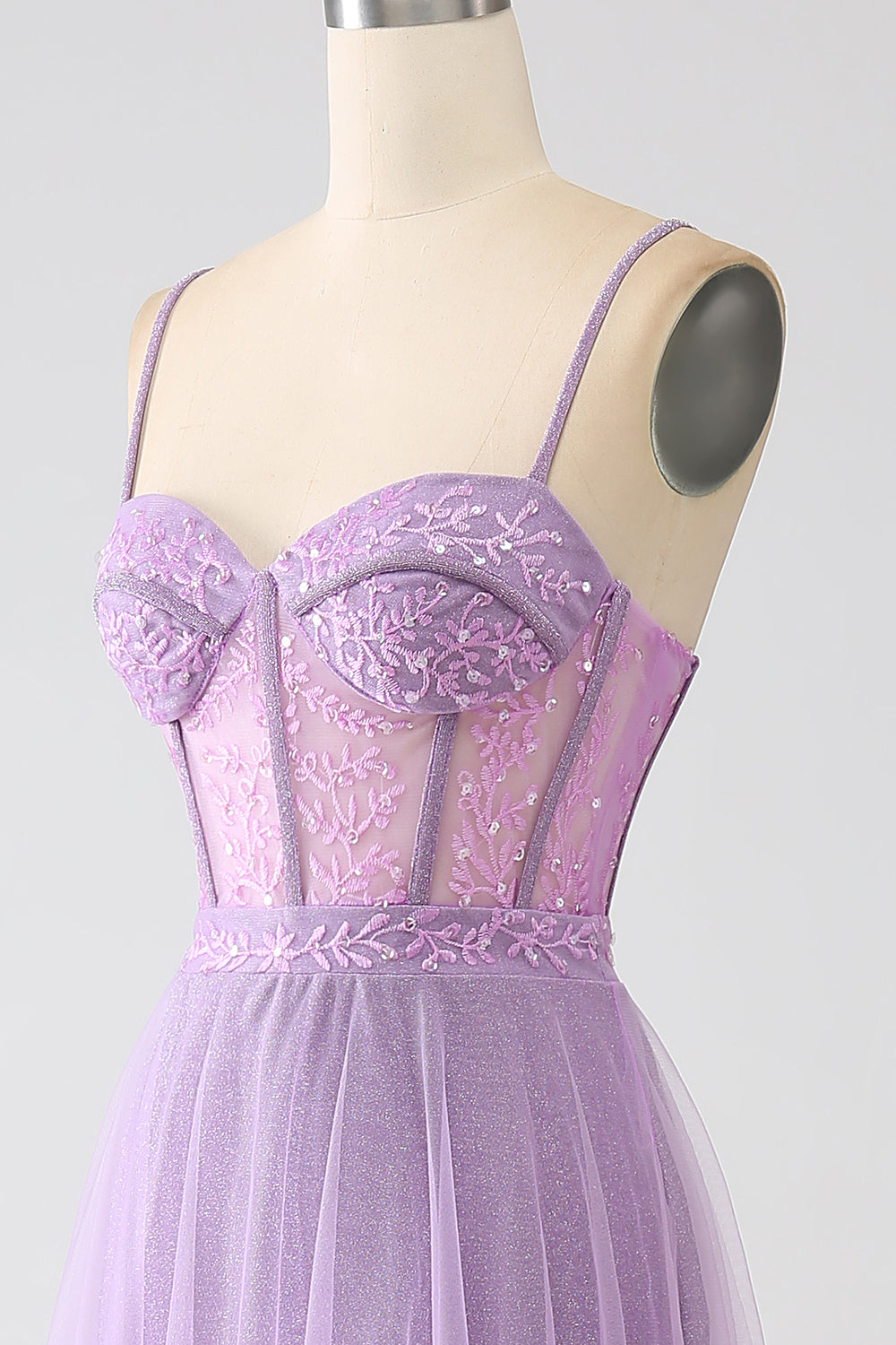 Robe de bal longue lilas coupe A, à fines bretelles et corset