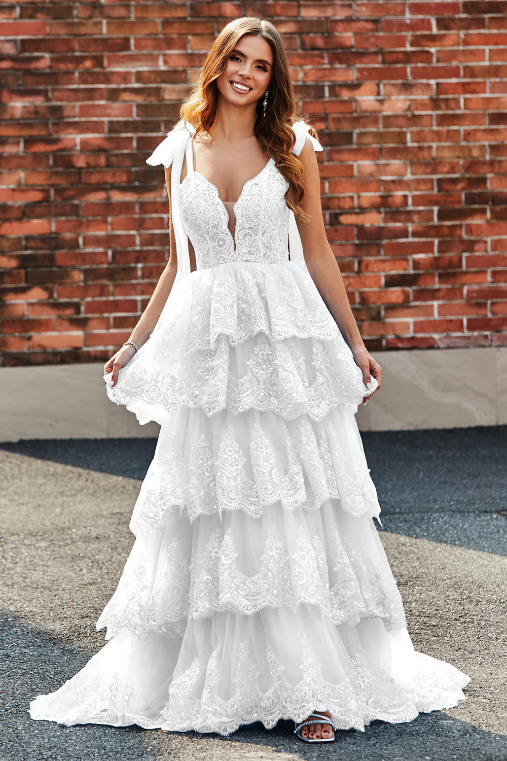 Robe de mariée longue blanche trapèze étagée en dentelle