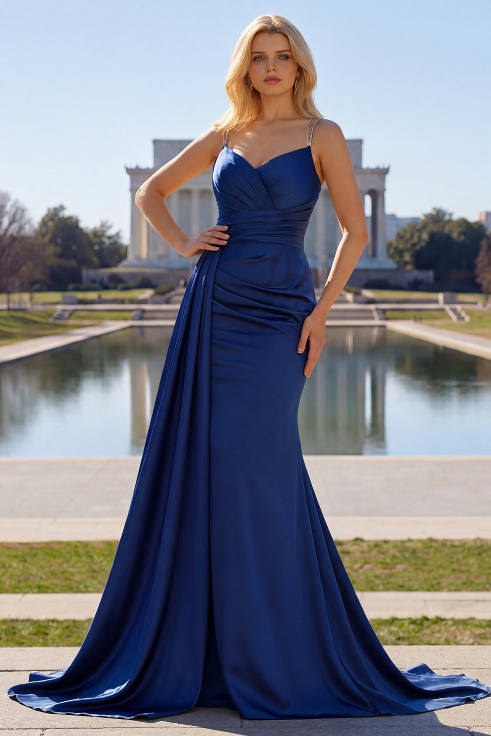 Robe de soirée longue fendue bleu marine en sirène avec bretelles spaghetti et corset plissé
