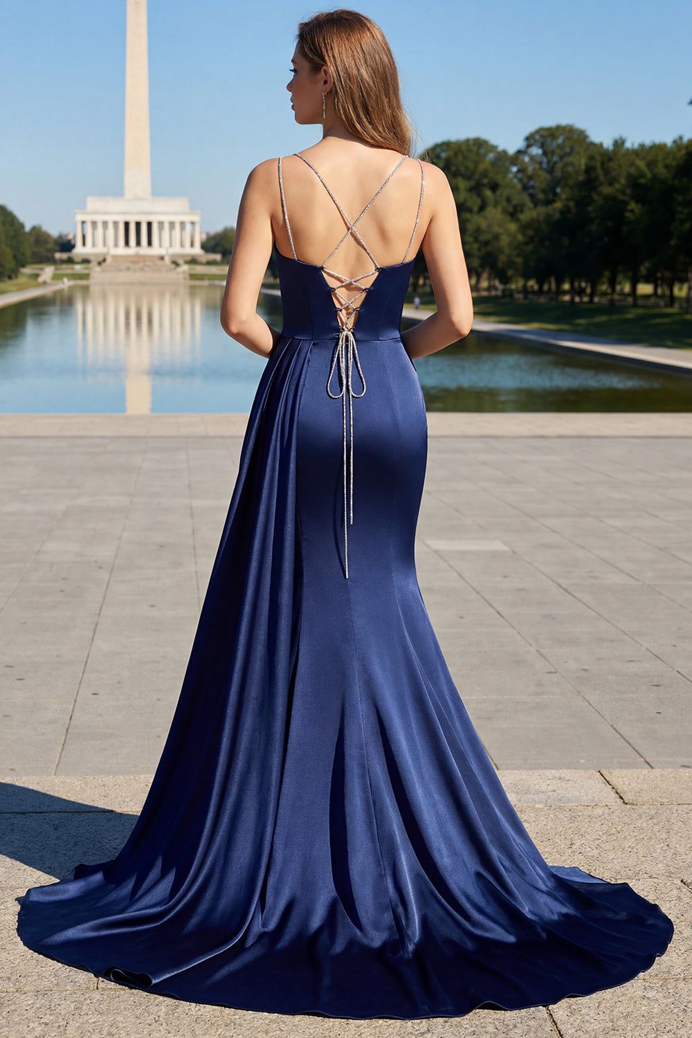 Robe de soirée longue fendue bleu marine en sirène avec bretelles spaghetti et corset plissé