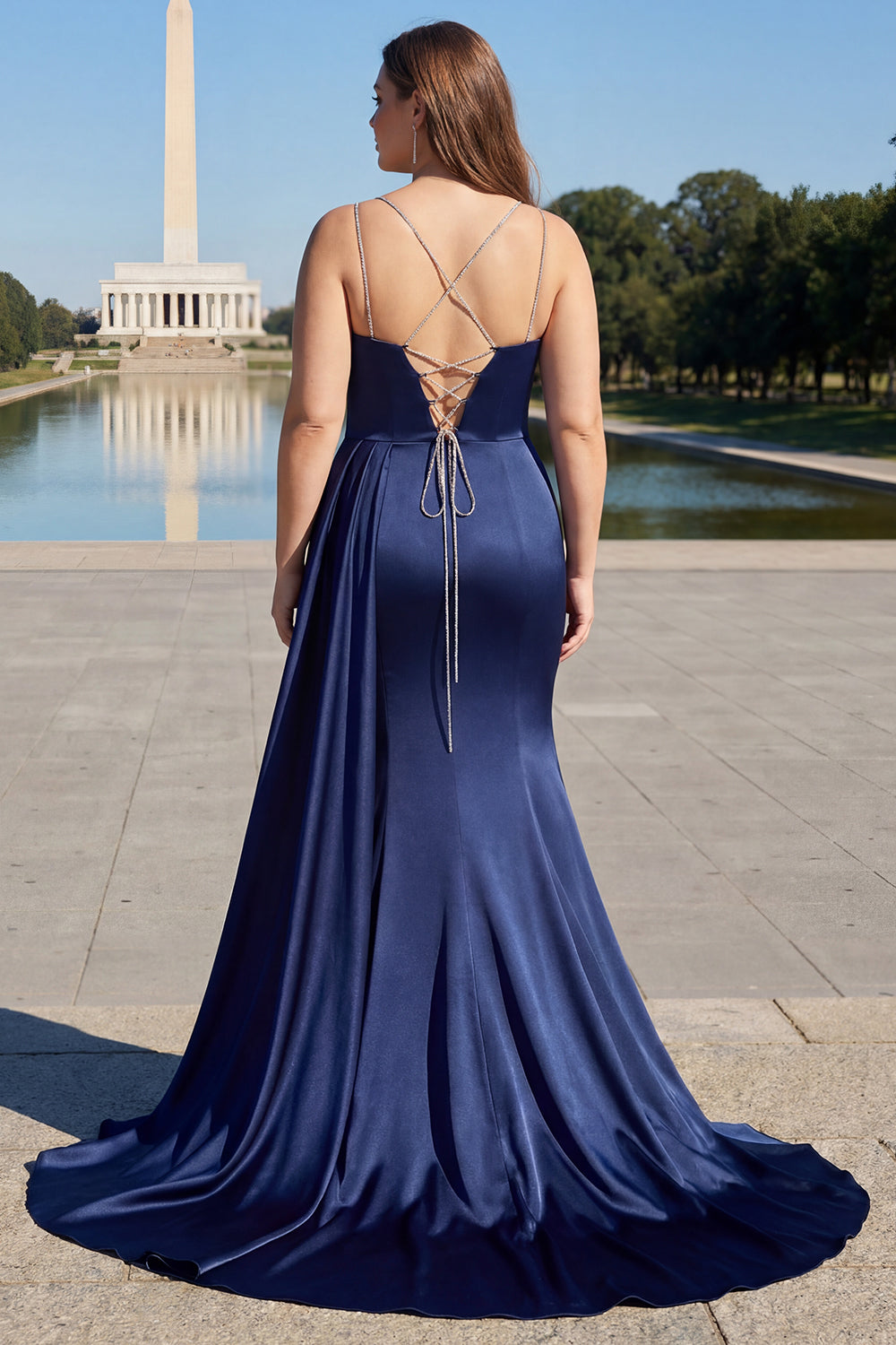Robe de soirée longue fendue bleu marine en sirène avec bretelles spaghetti et corset plissé