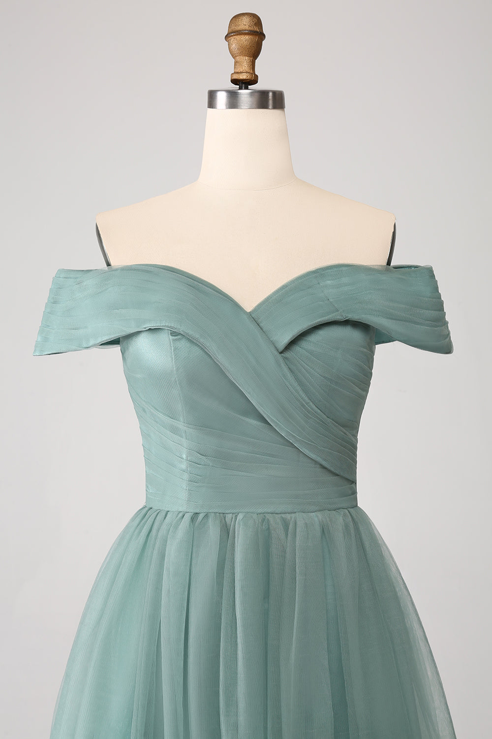 Robe de bal trapèze en tulle étagé vert gris à épaules dénudées