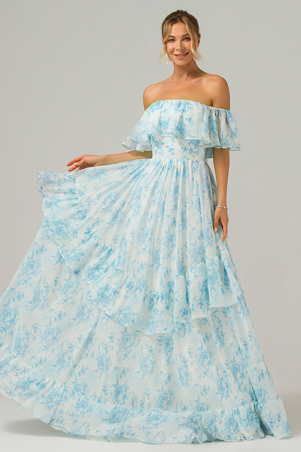 Robe de demoiselle d'honneur longue bohème à épaules dénudées avec volants, imprimé floral bleu et blanc