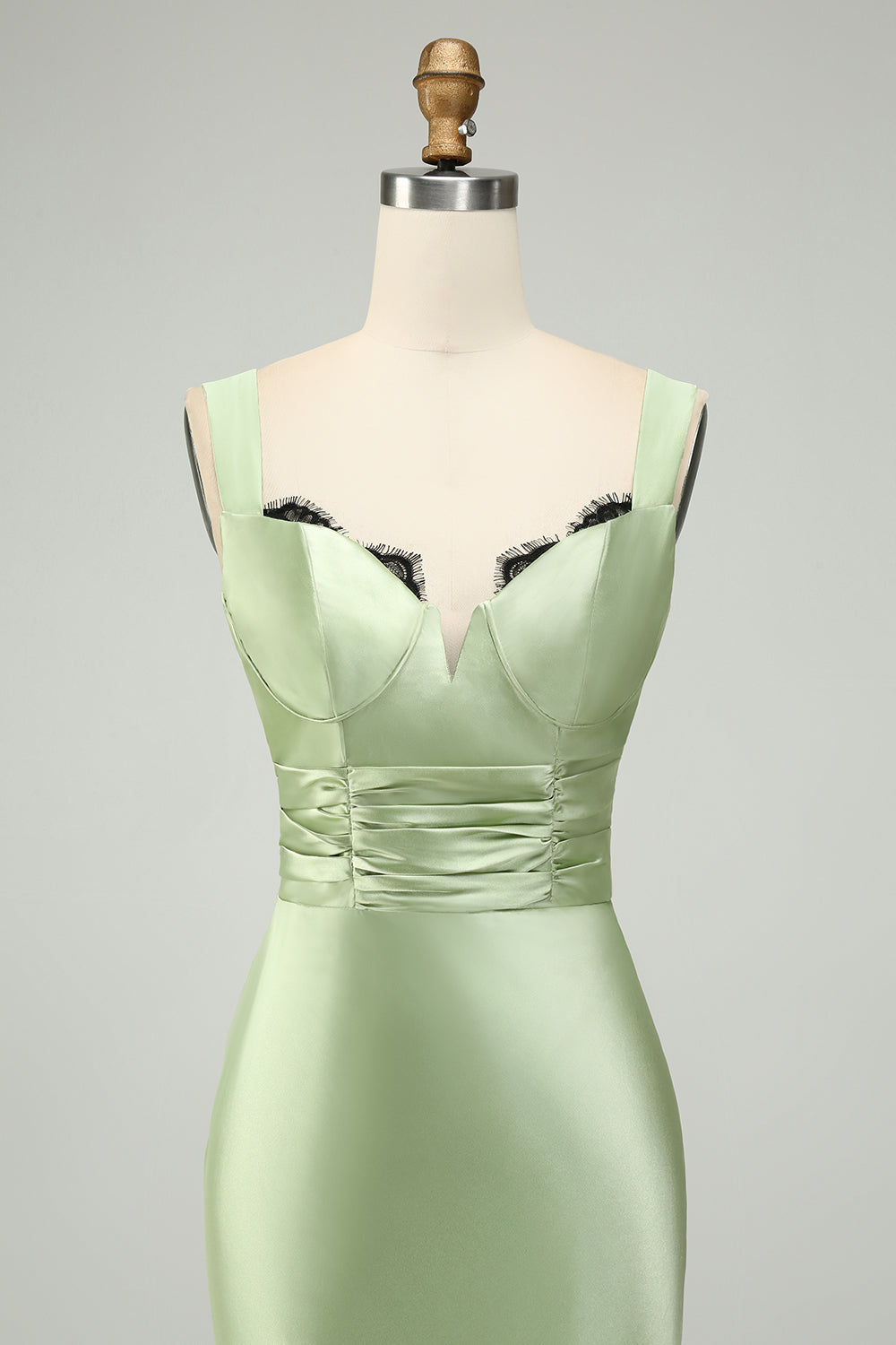 Vestido largo de sirena de satén verde con encaje de pestañas para dama de honor