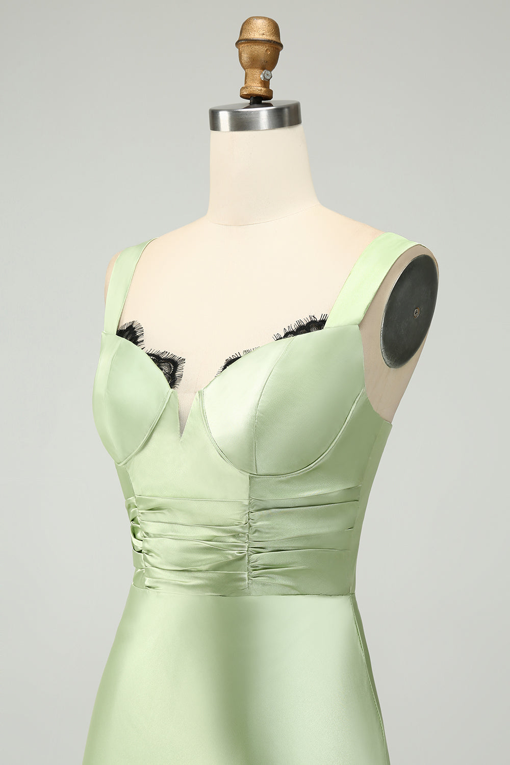 Vestido largo de sirena de satén verde con encaje de pestañas para dama de honor