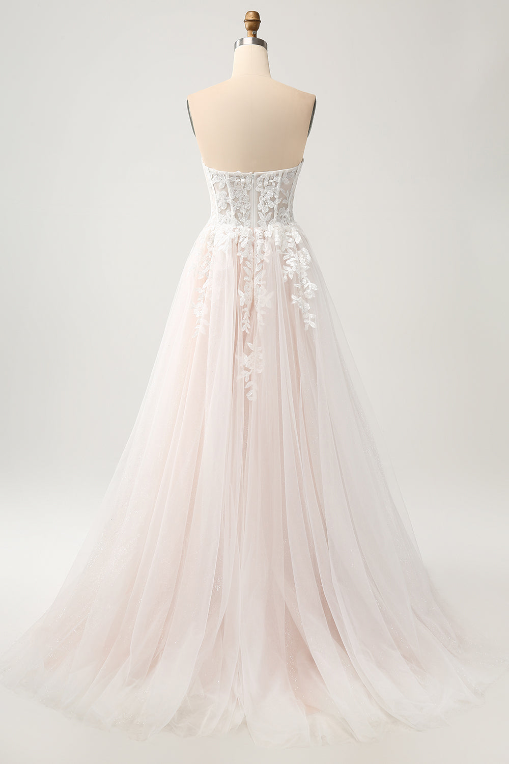 Robe de mariée longue blanche scintillante trapèze bustier cœur ornée de dentelle appliquée