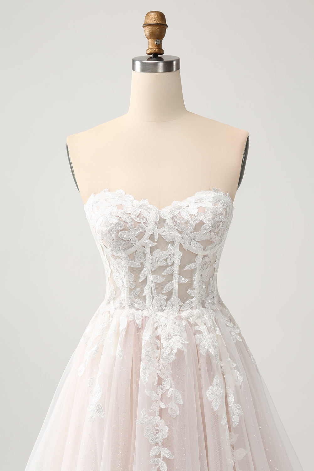 Robe de mariée bustier coupe trapèze blanche et scintillante avec dentelle appliquée