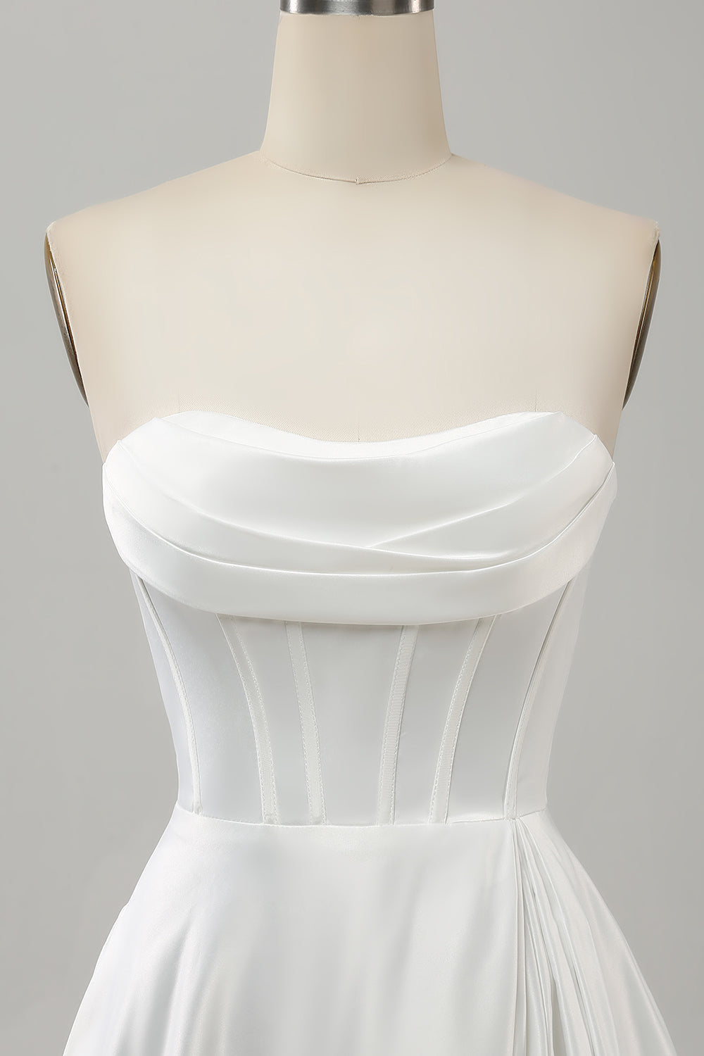 Robe de mariée bustier élégante blanche ligne A plissée traîne balayage avec fente
