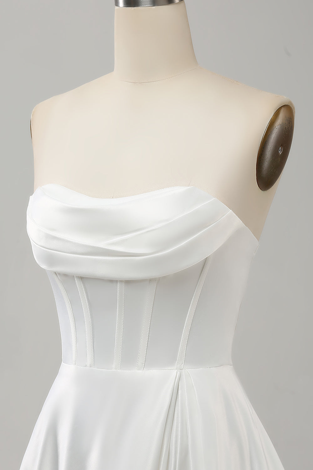 Robe de mariée bustier élégante blanche ligne A plissée traîne balayage avec fente