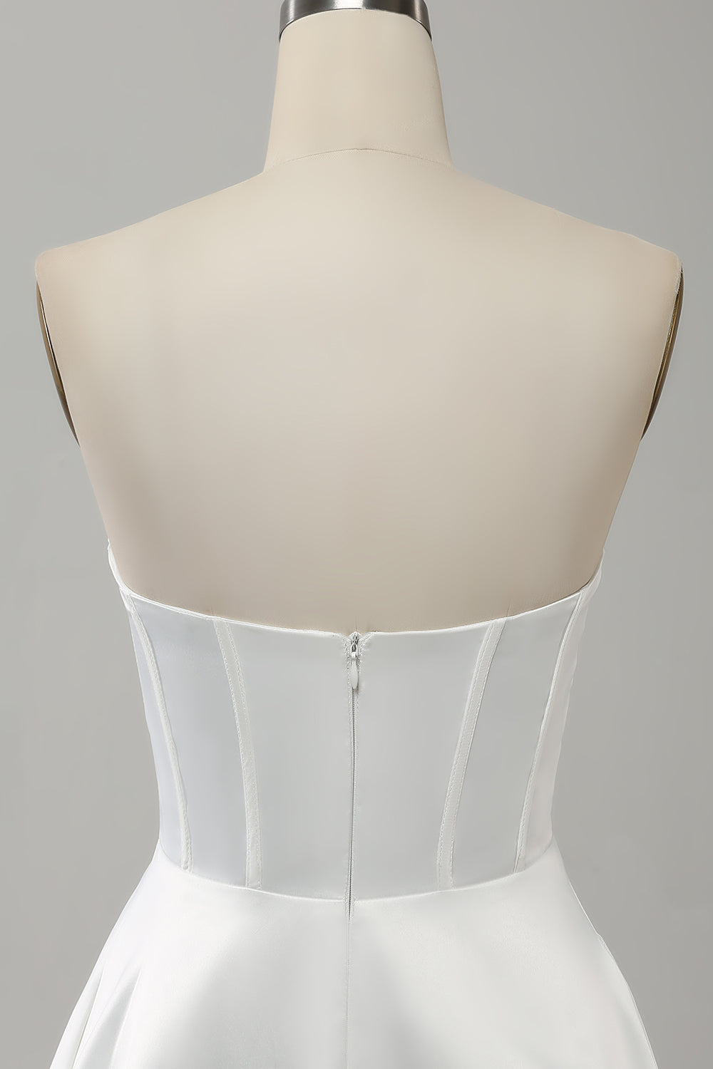 Robe de mariée bustier élégante blanche ligne A plissée traîne balayage avec fente