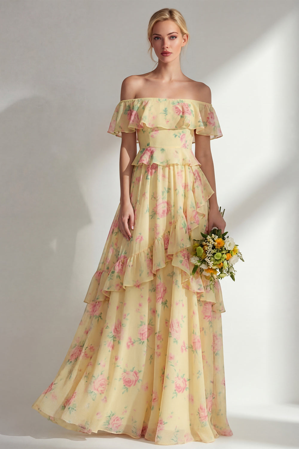 Robe de demoiselle d'honneur longue en mousseline jaune et rose à fleurs, coupe trapèze, épaules dénudées et volants