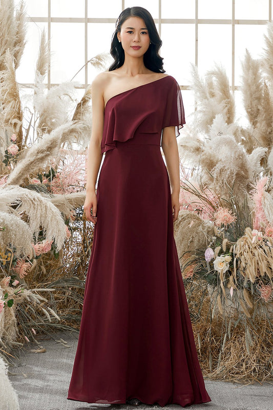 Vestido de dama de honor de chifón burdeos con un solo hombro
