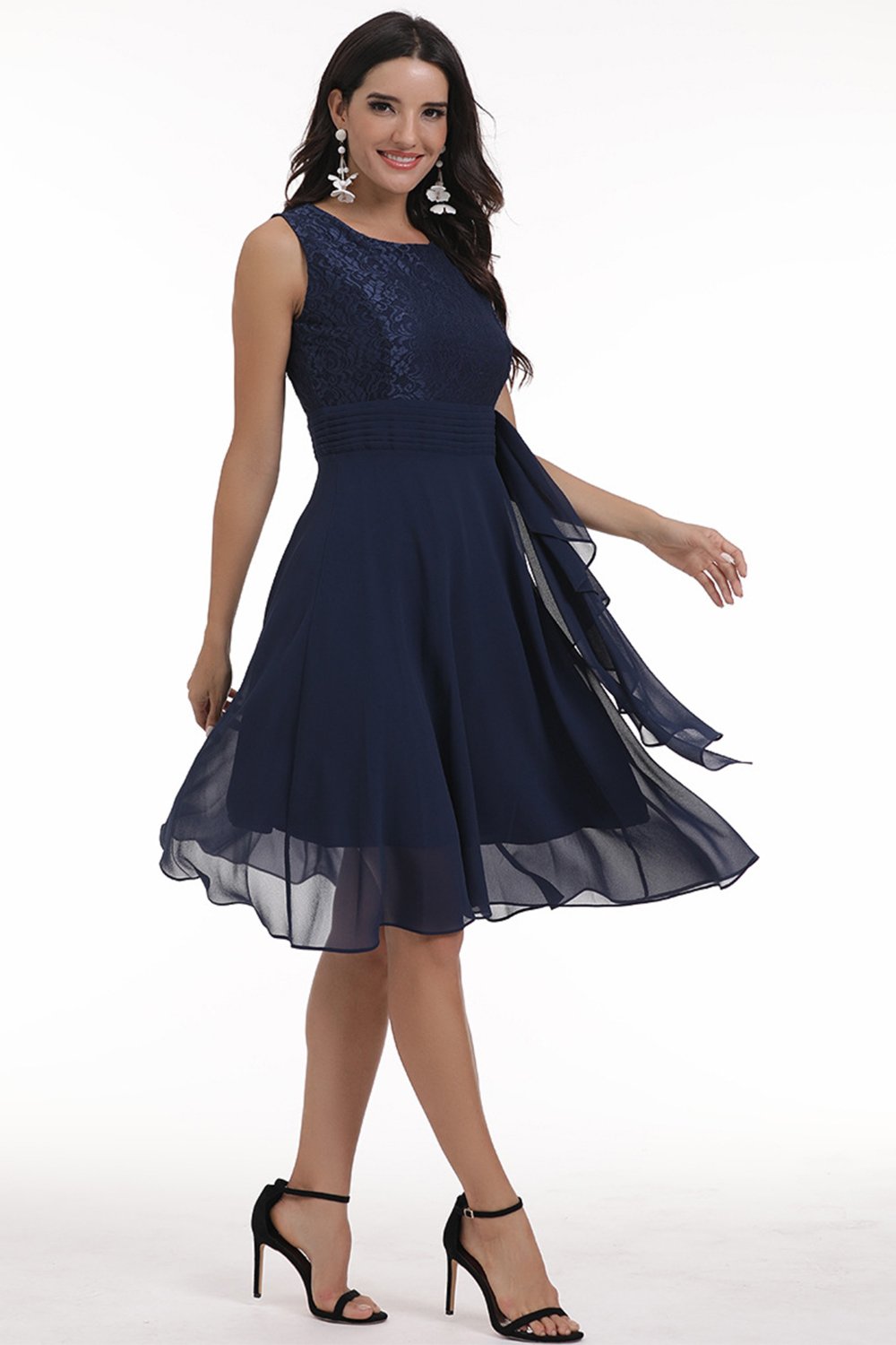 Robe de soirée de mariage en dentelle marine avec volants