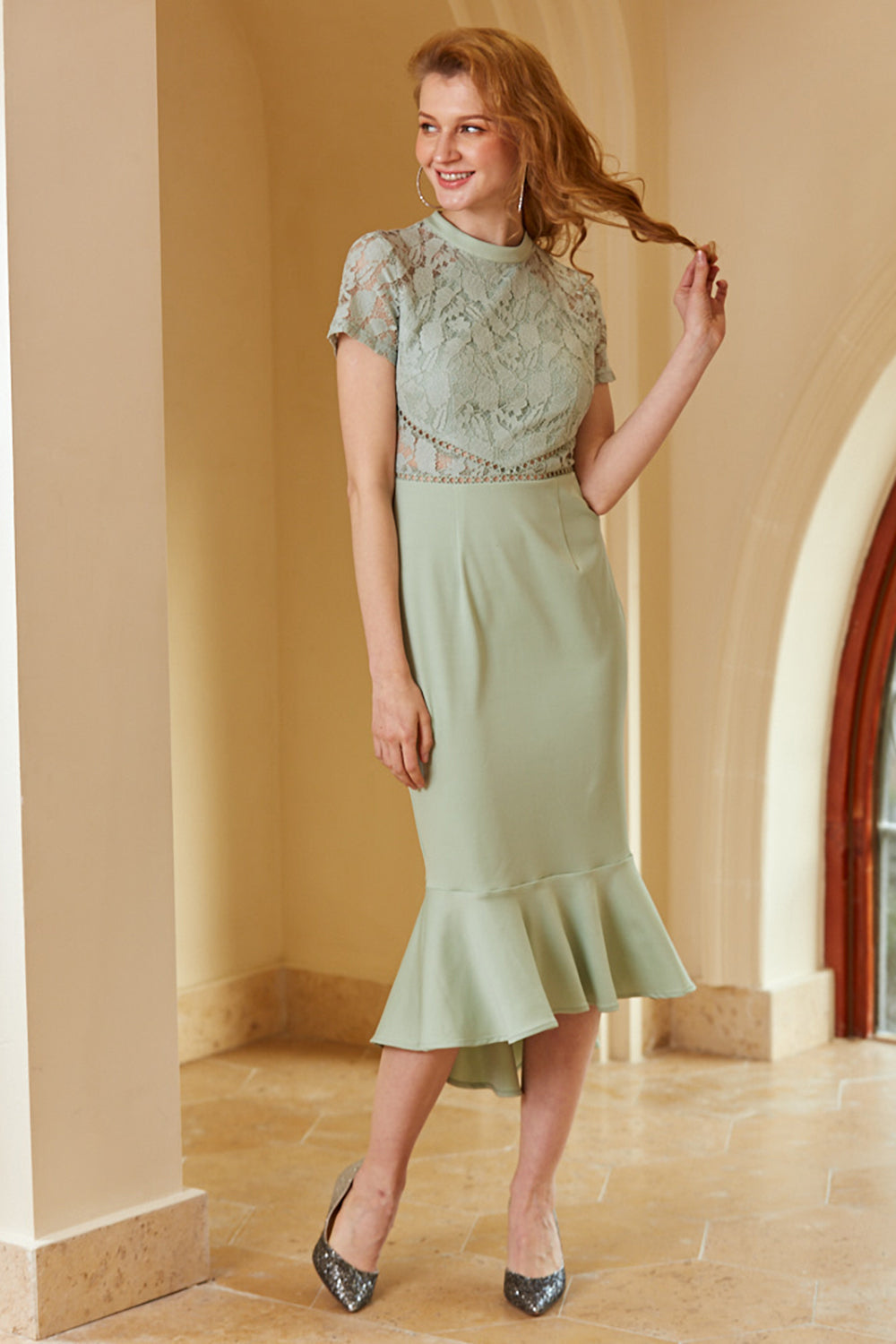 Robe moulante verte en dentelle années 60