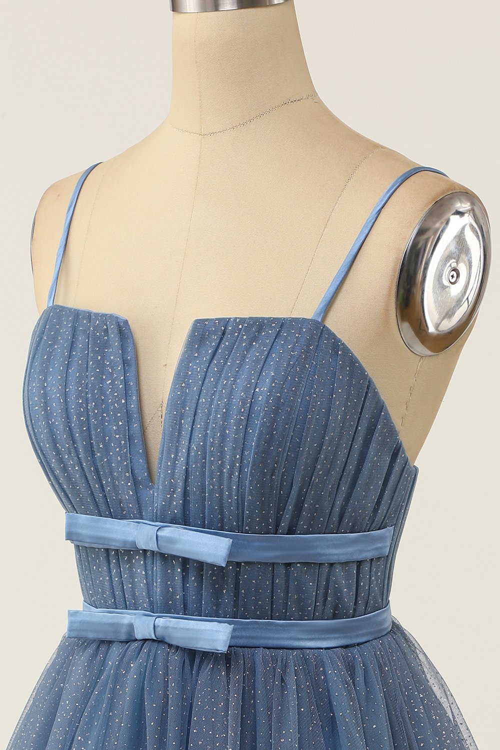 Vestido de graduación corto azul gris de tirantes espagueti línea A