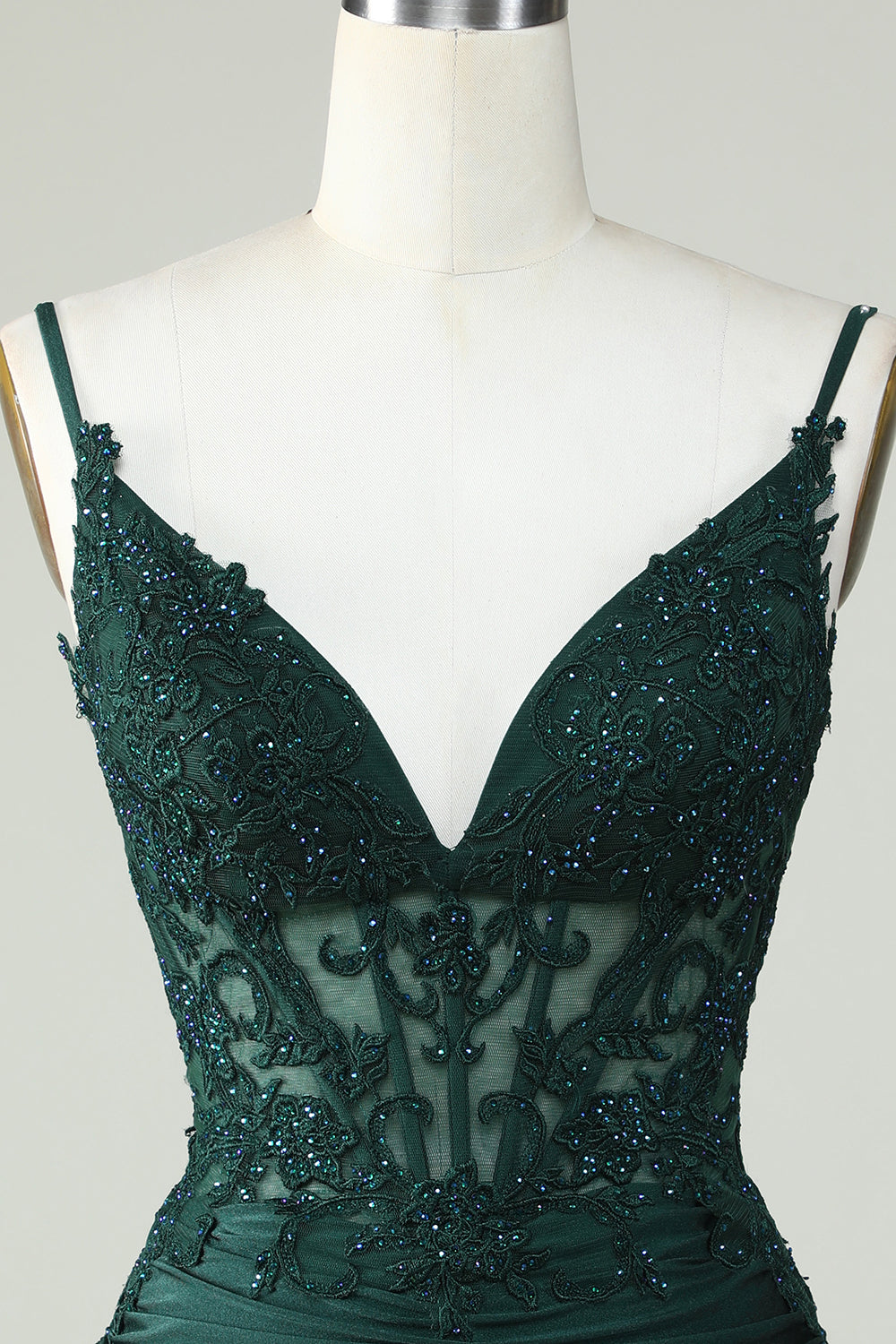 Robe de soirée corset vert foncé à fines bretelles et perles