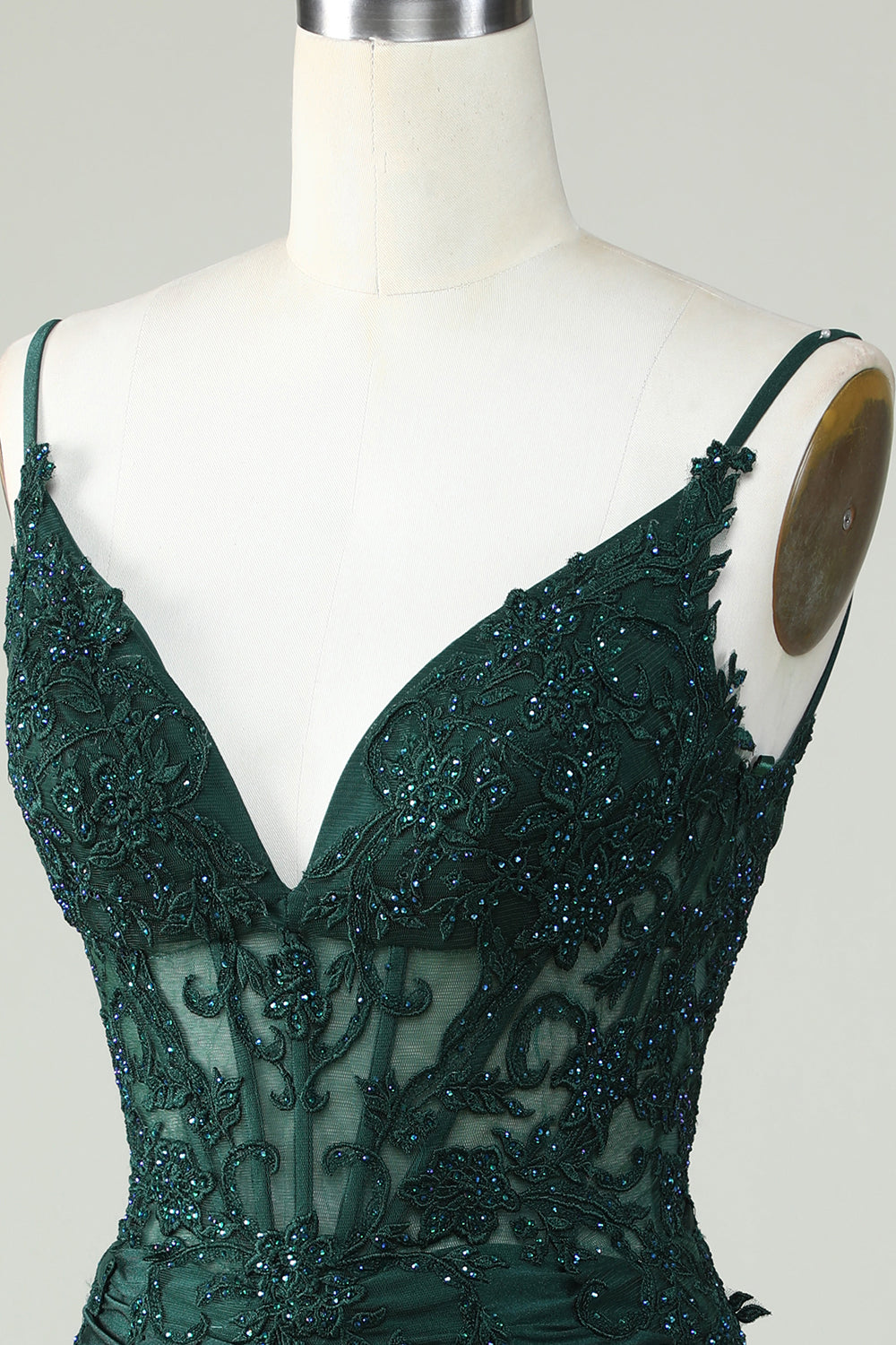 Robe de soirée corset vert foncé à fines bretelles et perles