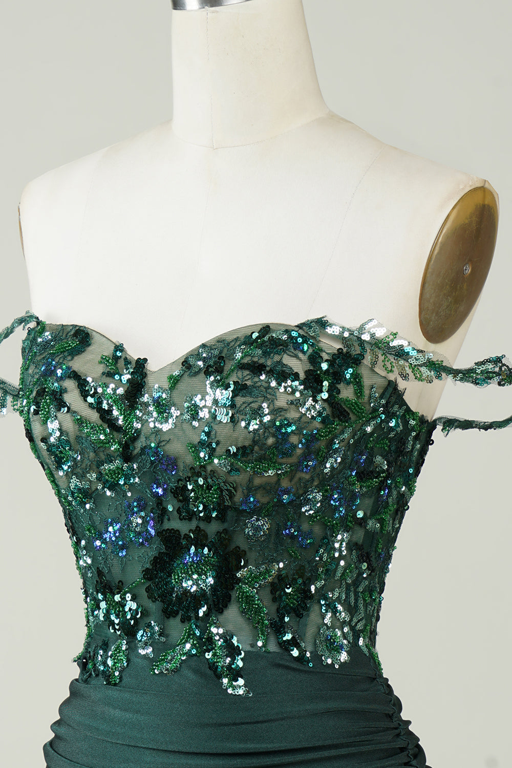 Robe de bal courte vert foncé fourreau unique à épaules dénudées avec appliques