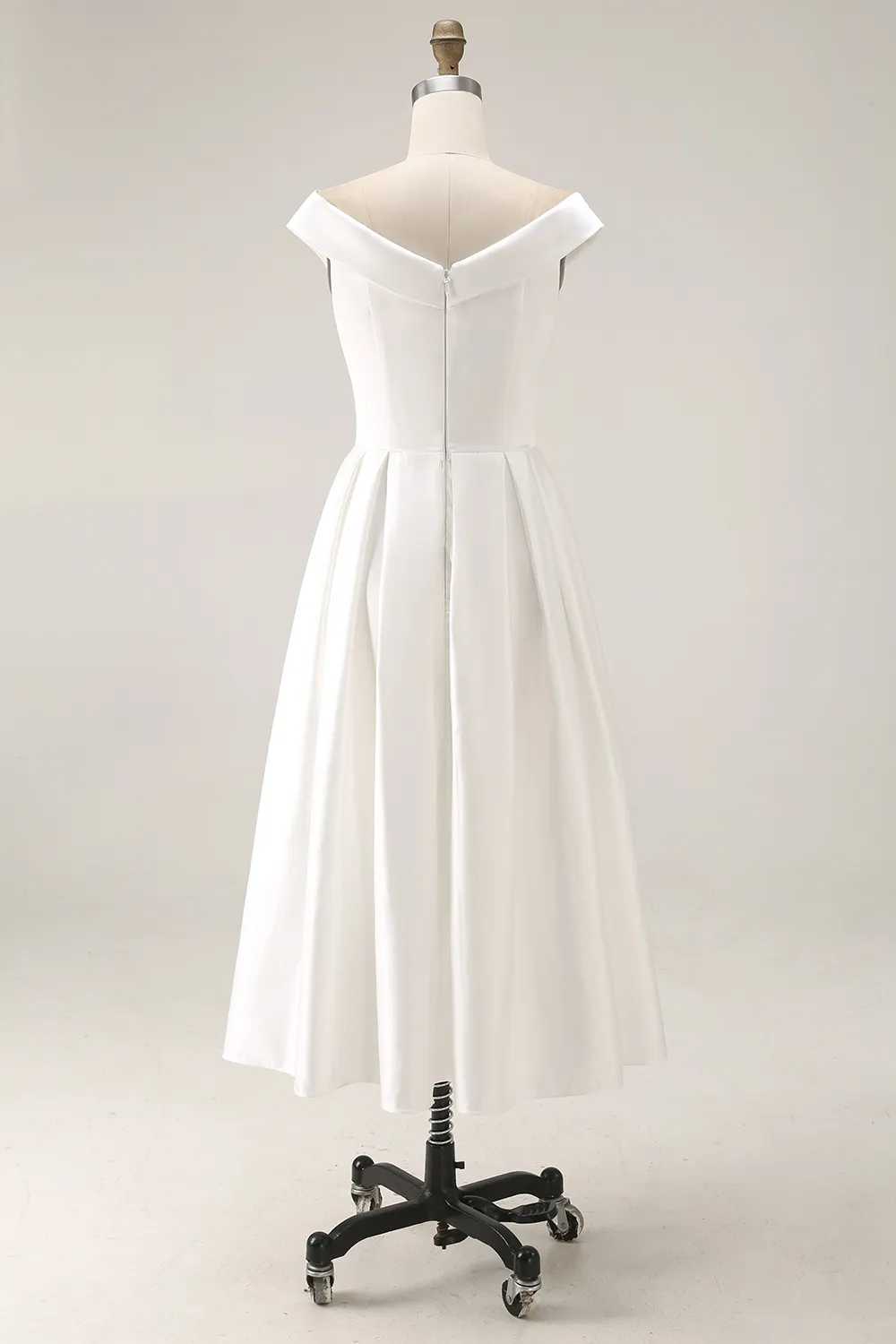 Robe de fiançailles midi trapèze blanche à épaules dénudées