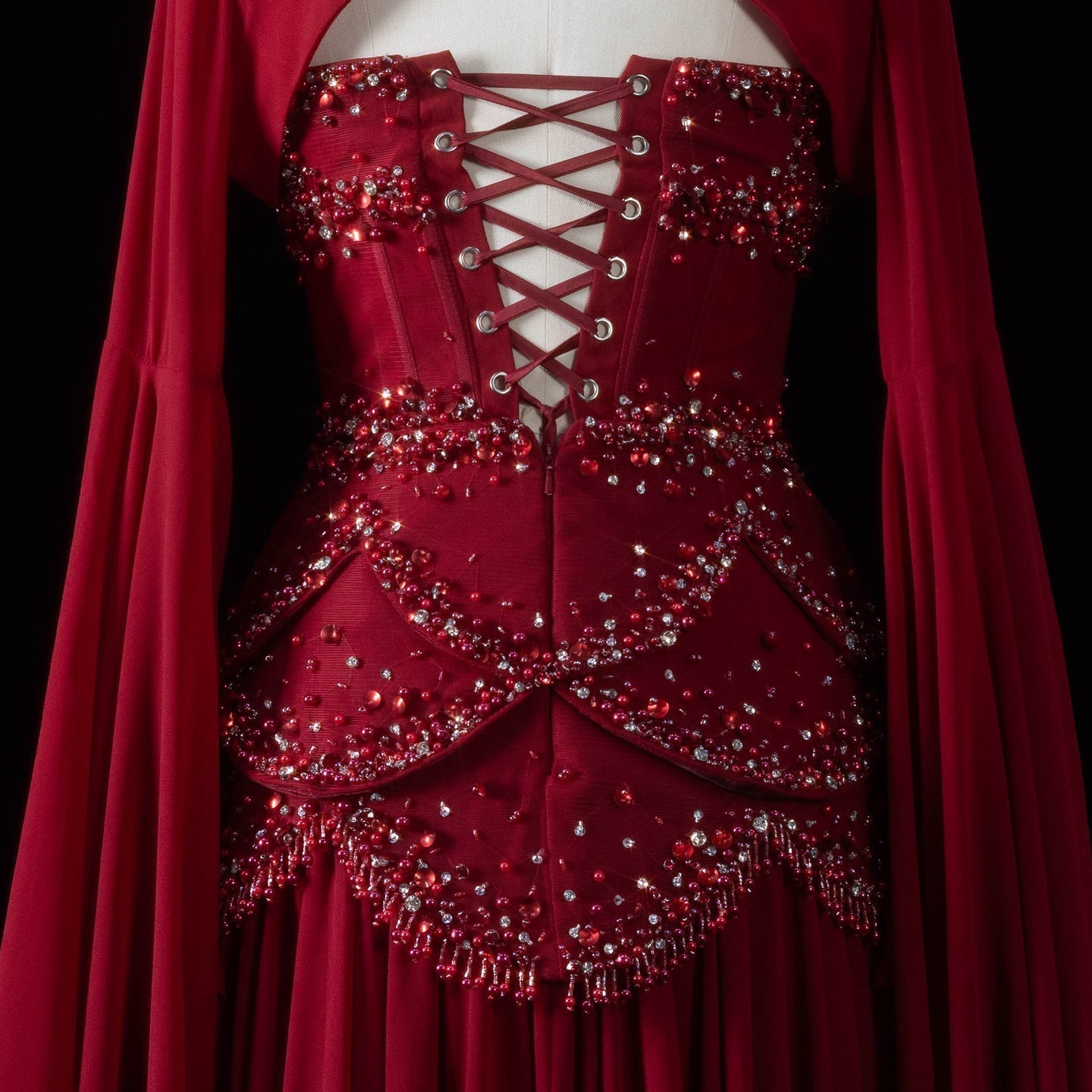 Robe de soirée bleue Muse™ pour l'été avec perles, franges et manteau fluide | L'élégance dans chaque détail