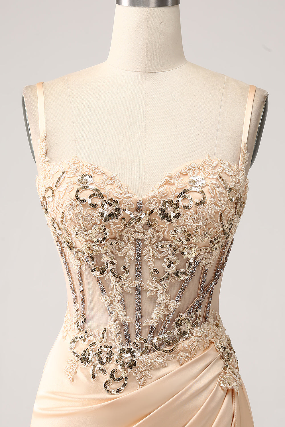 Élégante Robe de Bal Sirène Champagne en Satin Plissé avec Appliques