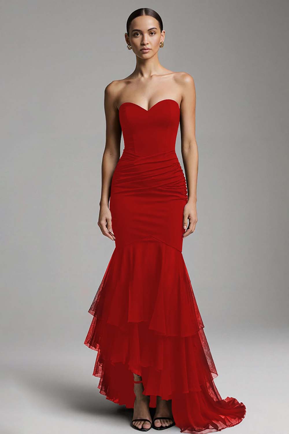 Robe de soirée longue noire sirène coupe cœur à traîne asymétrique et volants