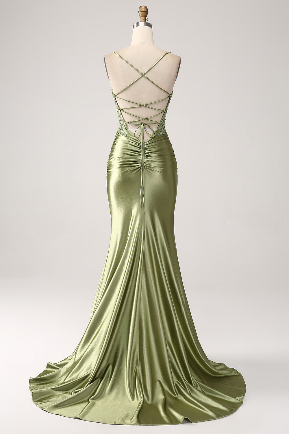 Vestido de Graduación Sirena Verde Salvia con Tirantes Finos, Espalda con Cordones y Abertura