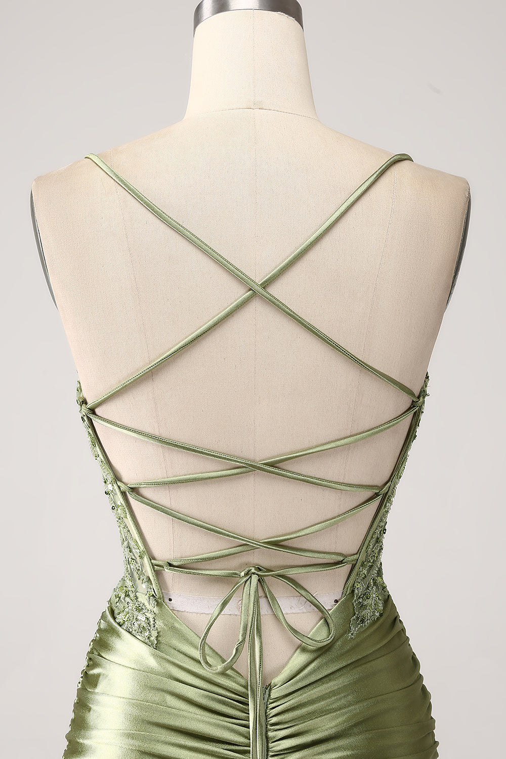 Vestido de Graduación Sirena Verde Salvia con Tirantes Finos, Espalda con Cordones y Abertura