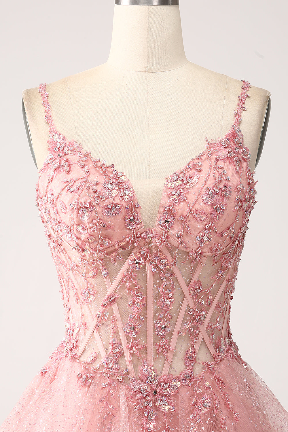 Robe de bal longue en tulle à corset étagé, avec bretelles fines et coupe trapèze, couleur blush