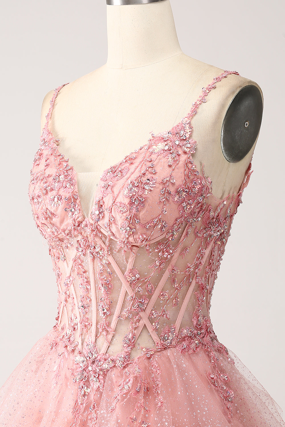 Robe de bal longue en tulle à corset étagé, avec bretelles fines et coupe trapèze, couleur blush