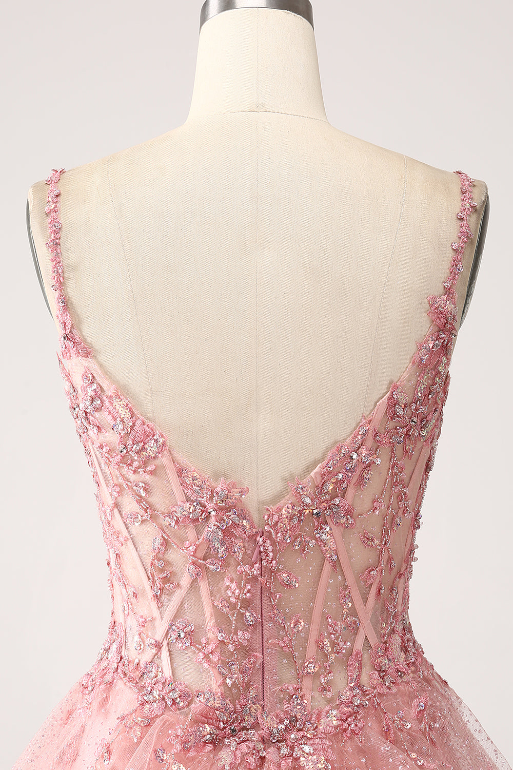 Robe de bal longue en tulle à corset étagé, avec bretelles fines et coupe trapèze, couleur blush
