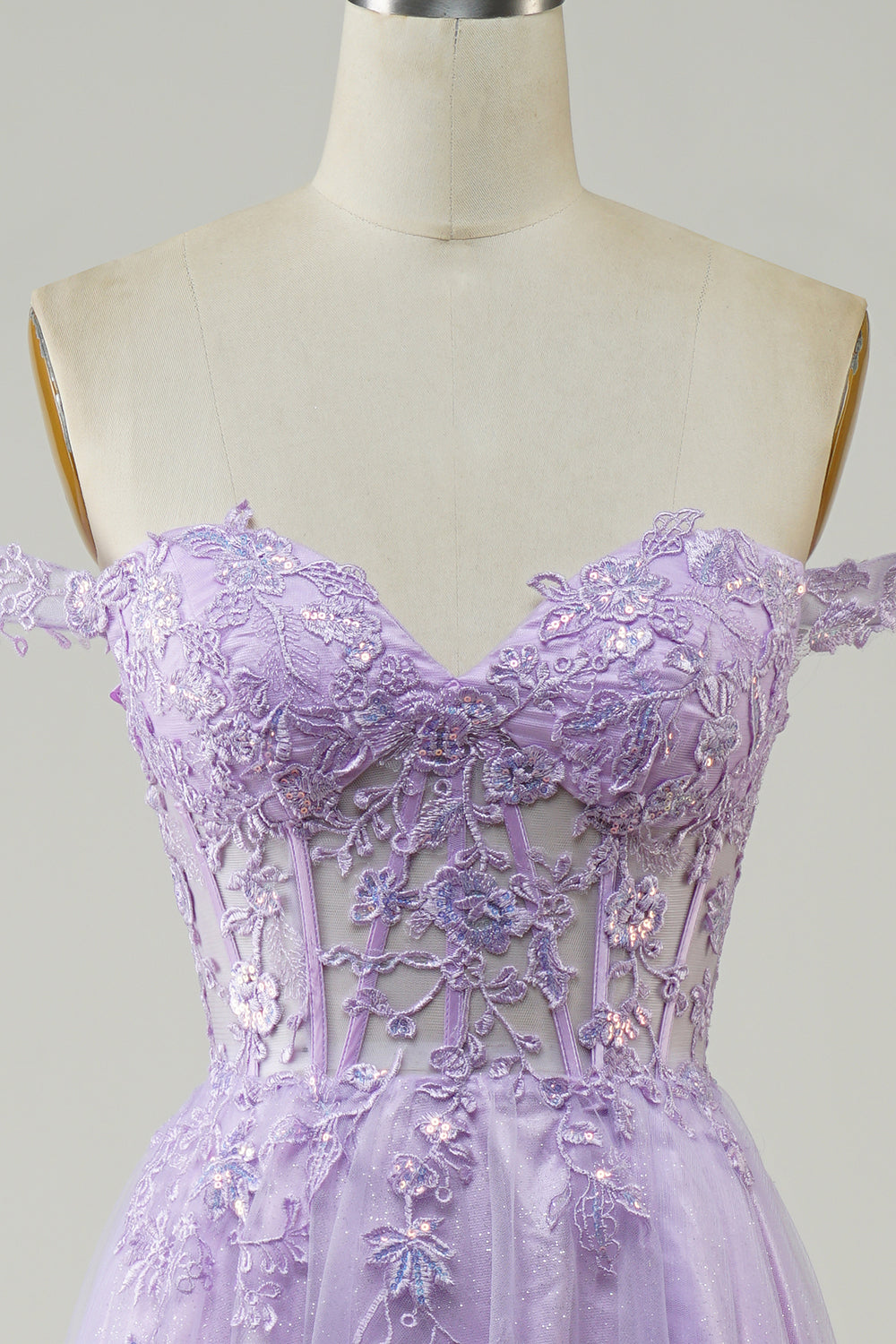 Robe de bal longue en tulle violette coupe trapèze, corset et dentelle