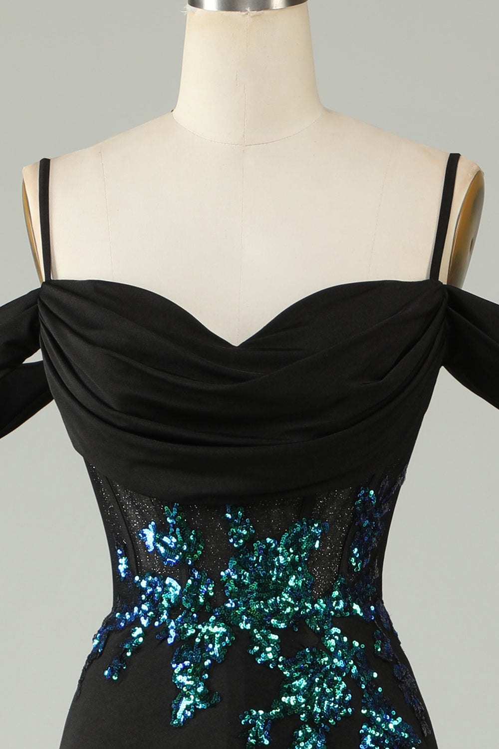 Robe de bal longue en corset à paillettes noires et épaules dénudées