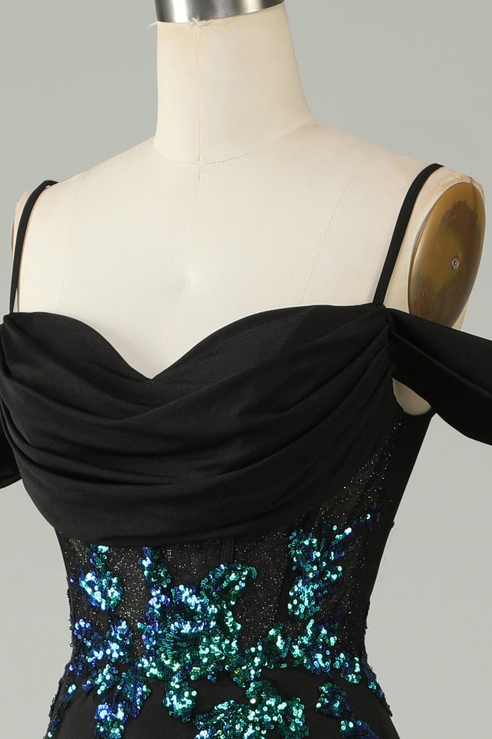Robe de bal longue en corset à paillettes noires et épaules dénudées