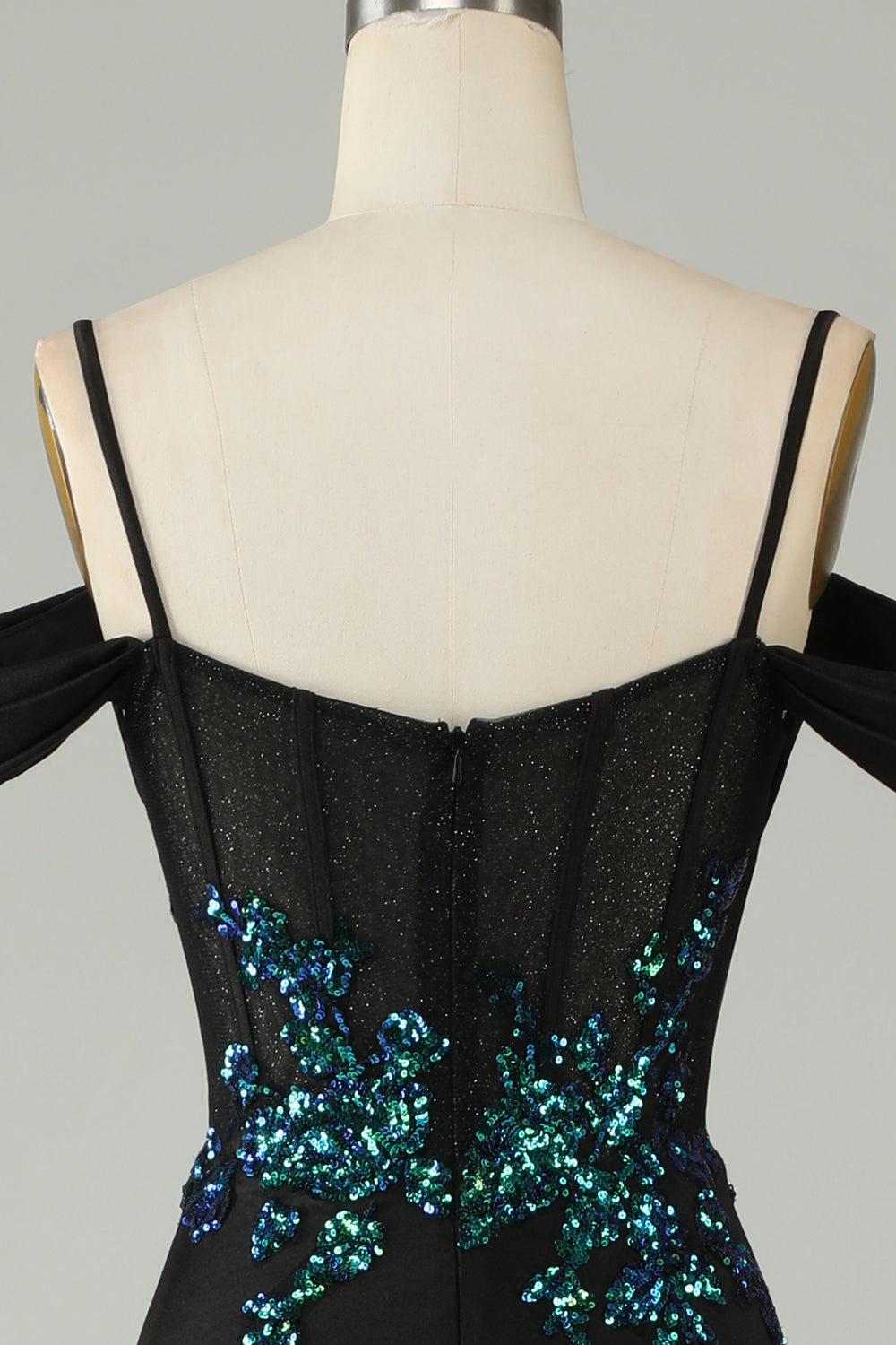Robe de bal longue en corset à paillettes noires et épaules dénudées