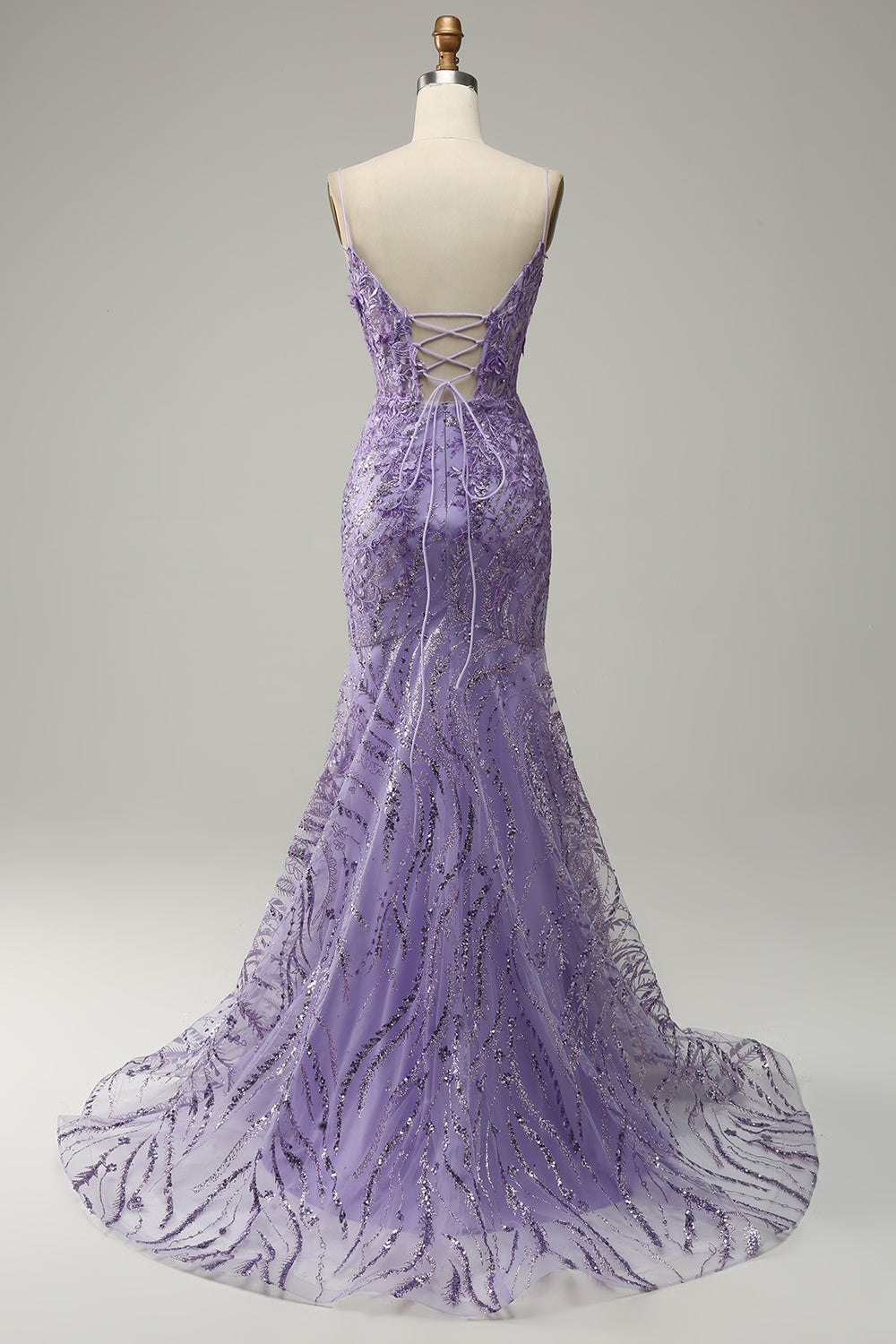 Robe de bal sirène violette à fines bretelles avec perles