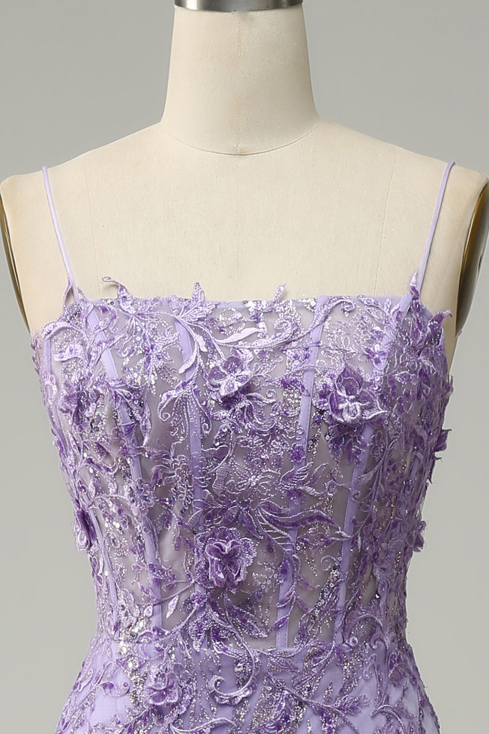 Robe de bal sirène violette à fines bretelles avec perles