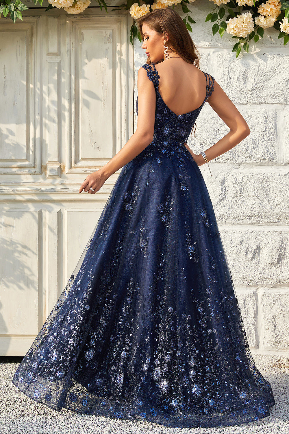Robe de bal longue bleu marine à épaules dénudées avec appliqués