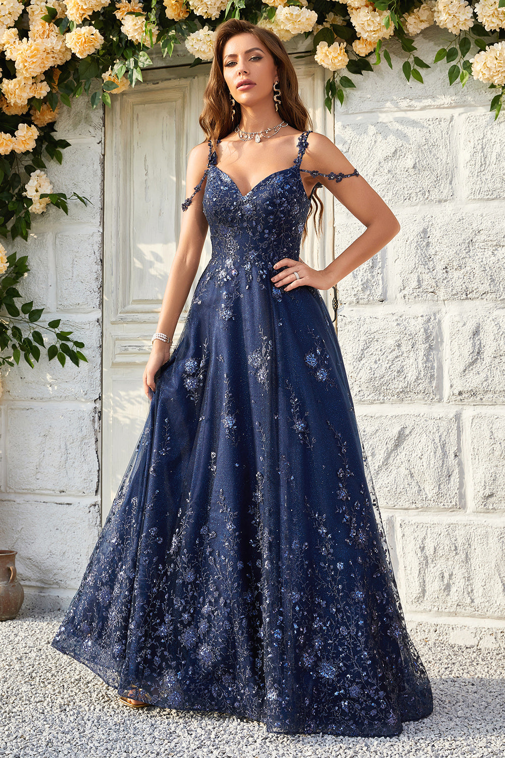 Robe de bal longue bleu marine à épaules dénudées avec appliqués