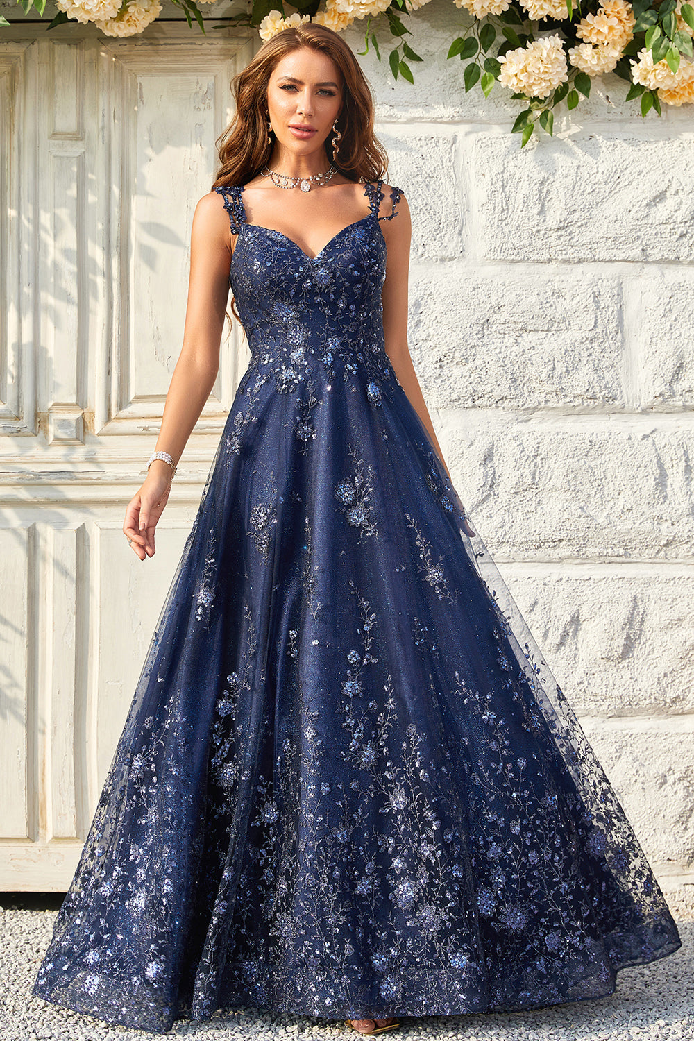 Robe de bal longue bleu marine à épaules dénudées avec appliqués