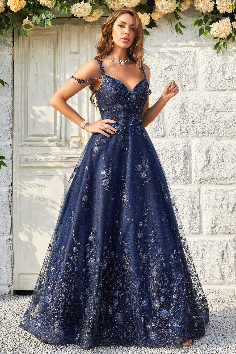 Robe de bal longue bleu marine à épaules dénudées avec appliqués