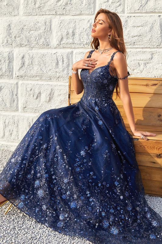 Robe de bal longue bleu marine coupe trapèze à épaules dénudées