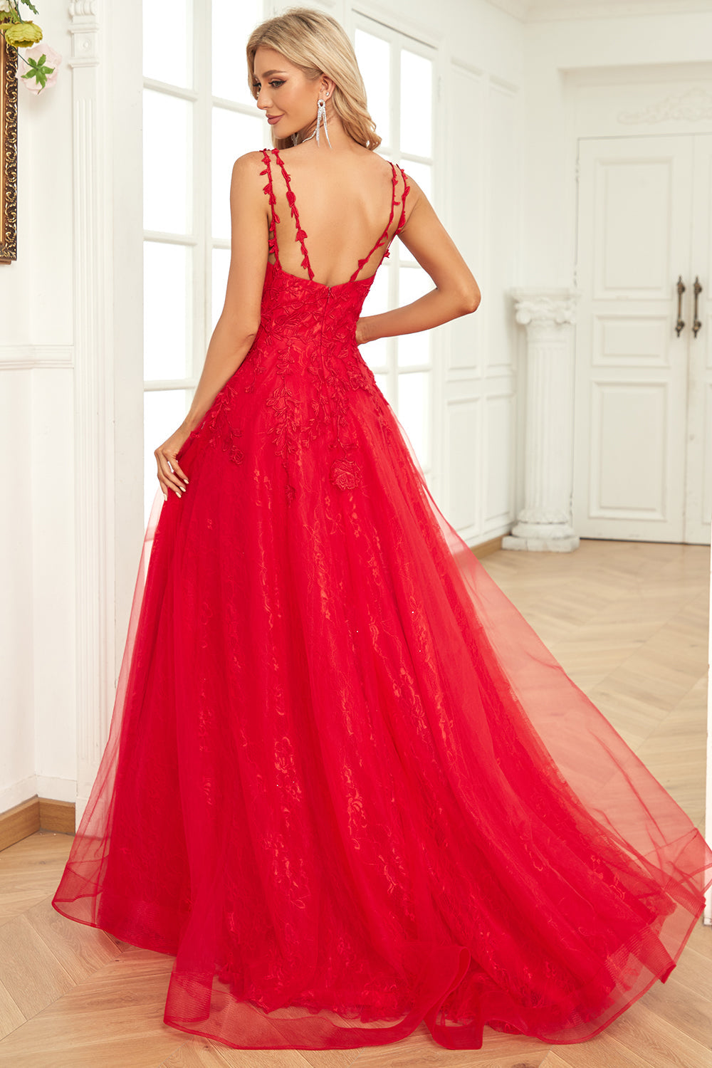 Robe longue de bal de promo vert foncé en ligne A à fines bretelles et à appliques