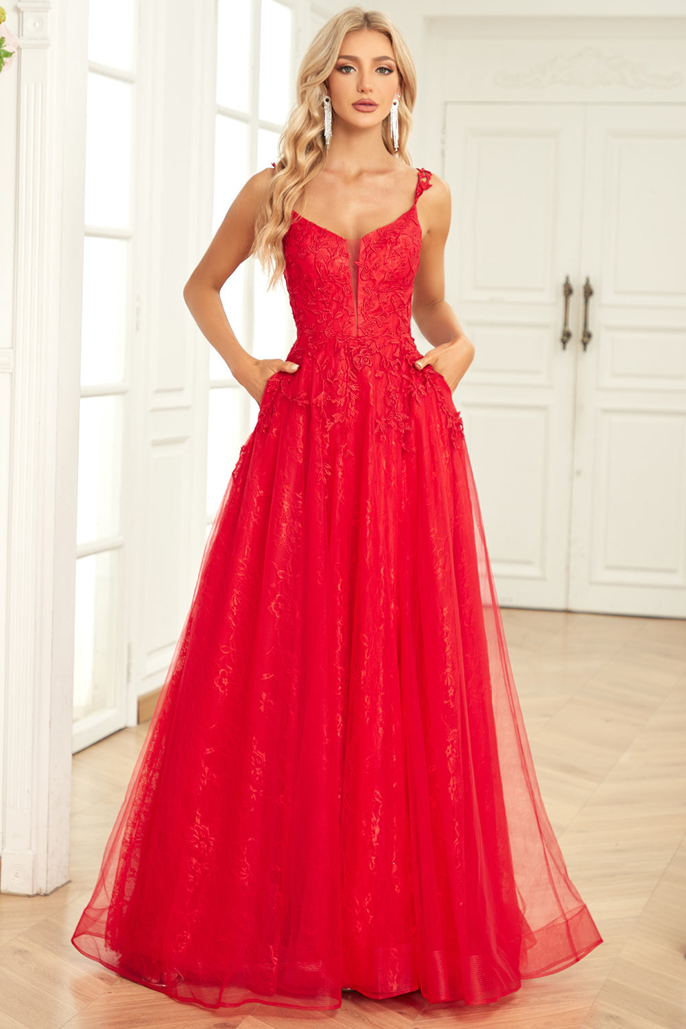 Robe longue de bal de promo vert foncé en ligne A à fines bretelles et à appliques