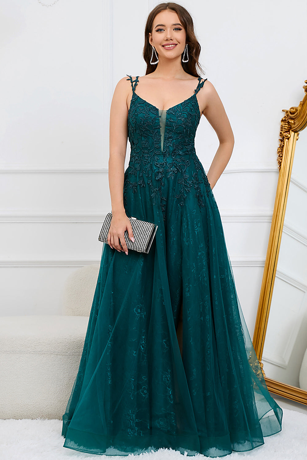 Robe longue de bal de promo vert foncé en ligne A à fines bretelles et à appliques