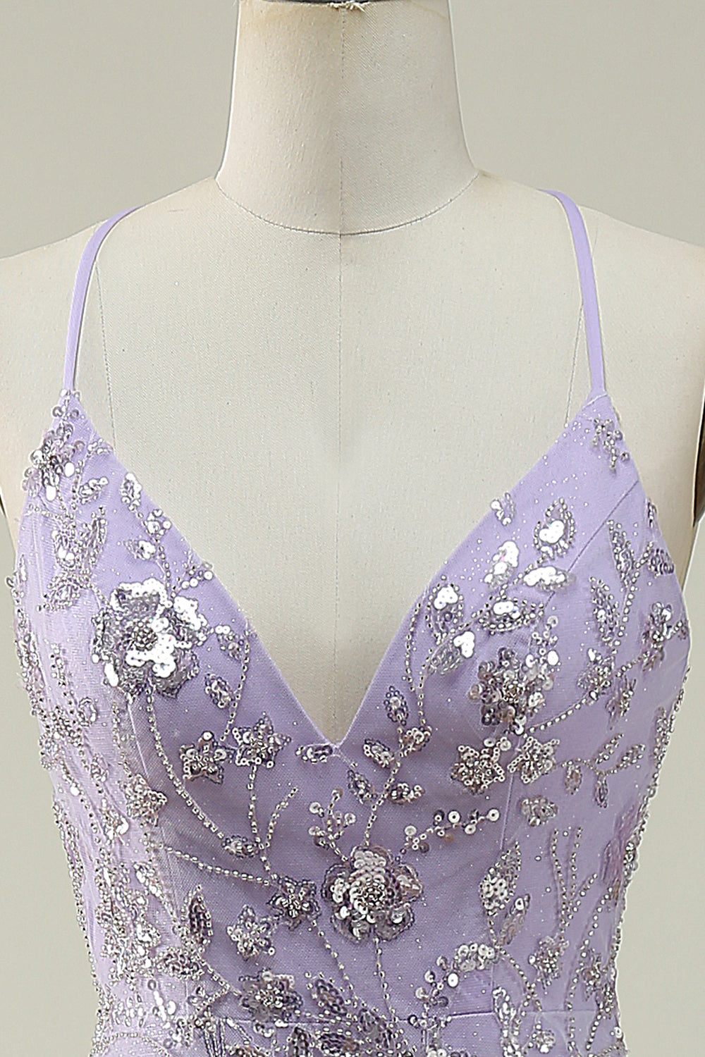 Robe de bal longue sirène violette à fines bretelles et perles