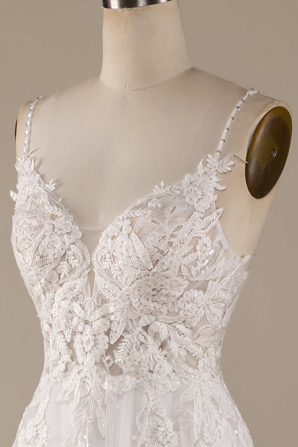 Robe de mariée ivoire trapèze en tulle avec bretelles croisées dans le dos