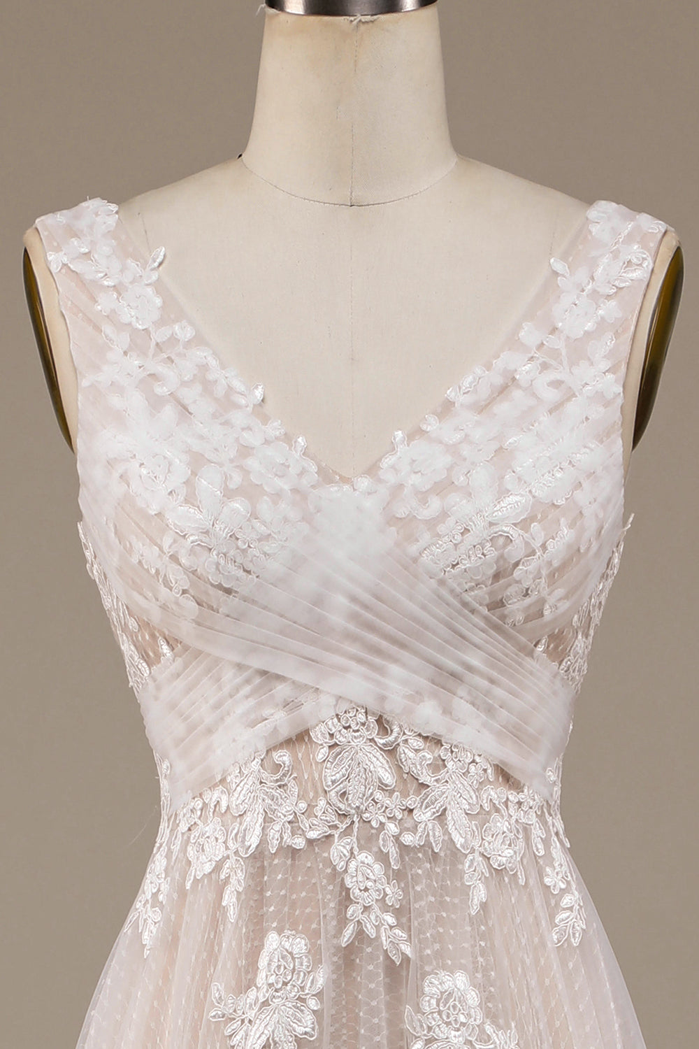 Robe de mariée traîne brosse en tulle abricot avec dentelle
