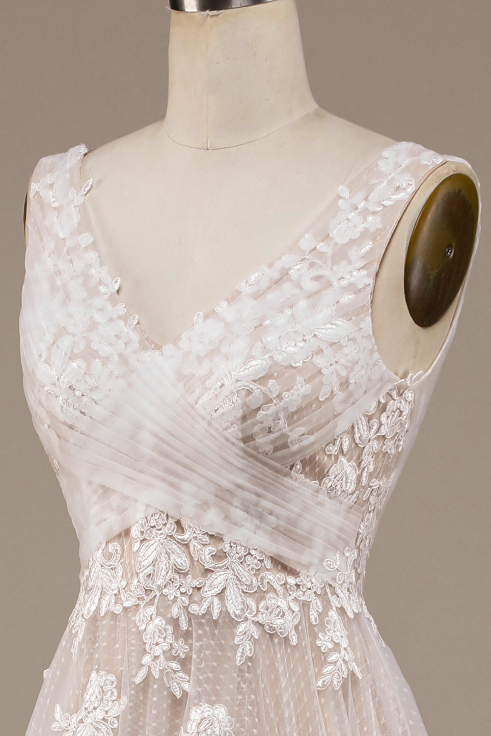 Robe de mariée traîne brosse en tulle abricot avec dentelle