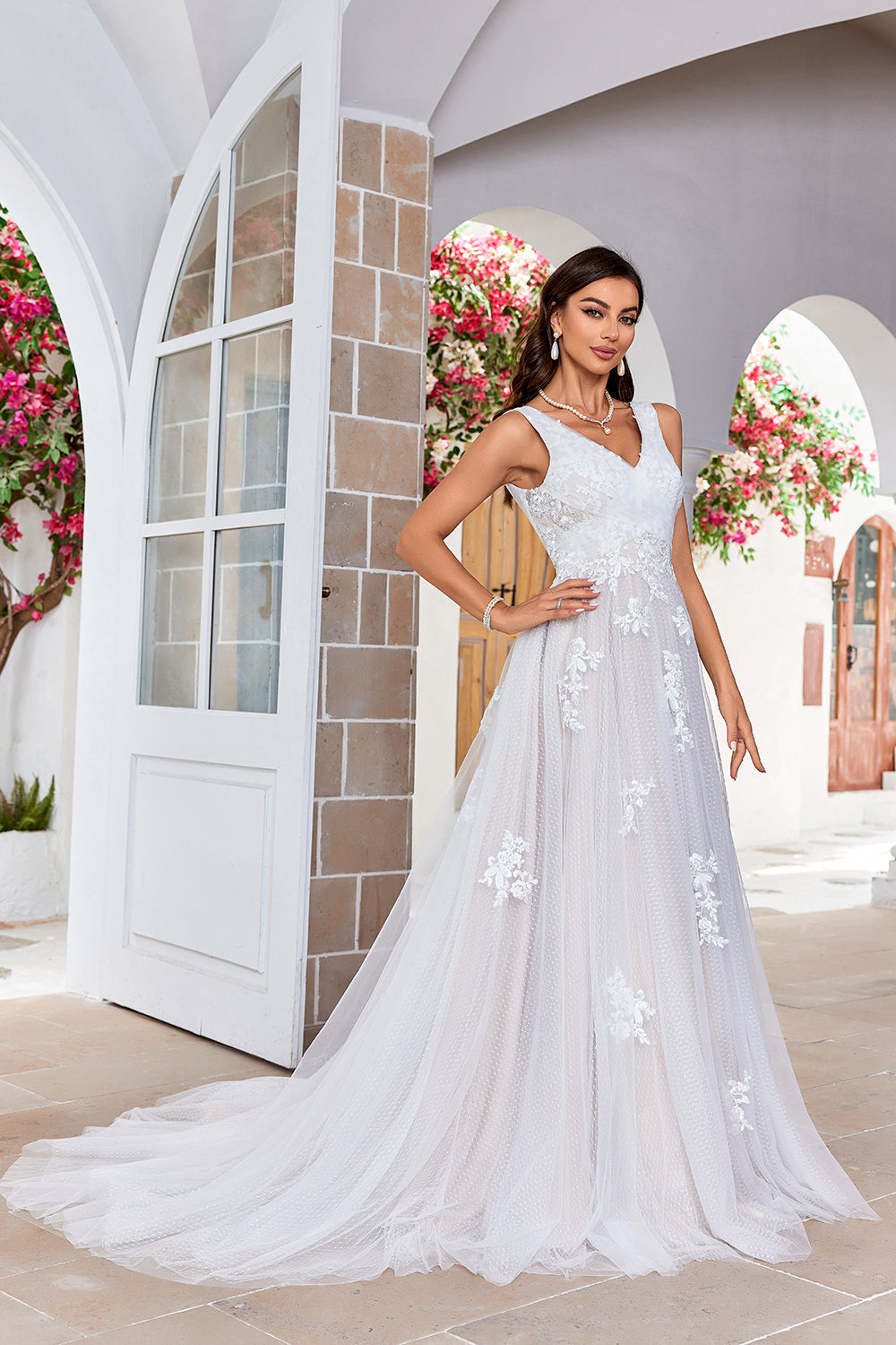 Robe de mariée ligne A en tulle abricot avec traîne et dentelle